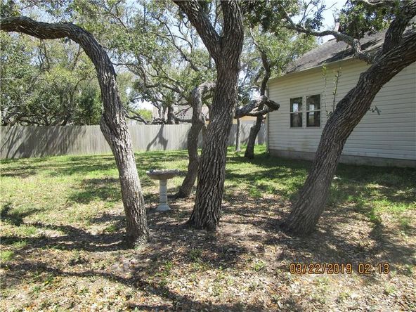 Twisted Oak Work Suites: 1806 Harbor Dr, Rockport, TX 78382
